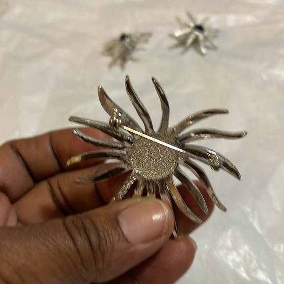 Brooch w/ Earrings - Picture 3 of 7